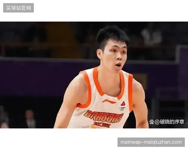 江苏队后卫庞峥麟在新秀赛季打出场均16.6分5.3助攻的亮眼数据,成功当选最佳星锐球员并入选一阵 江苏队后卫庞峥麟在新秀赛季打出场均16.6分5.3助攻的亮眼数据,成功当选最佳星锐球员并入选一阵